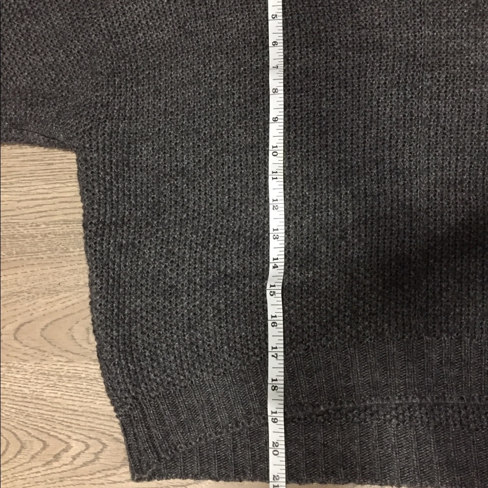 Cropped Grey knit sweater - Picture 10 of 15